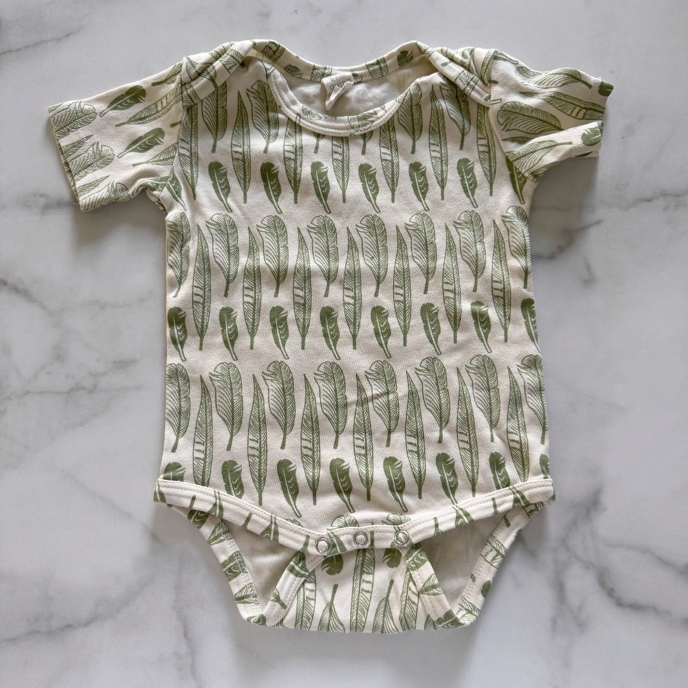 Kate Quinn Leaf Print Short Sleeve Onesie Size 18-24 month